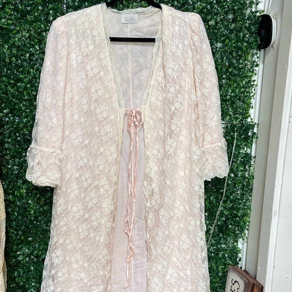 Lucie Ann Beverly Hills peignoir